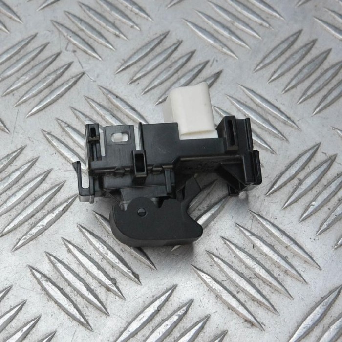 Buton geam ușă dreapta spate TOYOTA YARIS _P13_ 2013 OEM: 19282910829-2V31 1808259