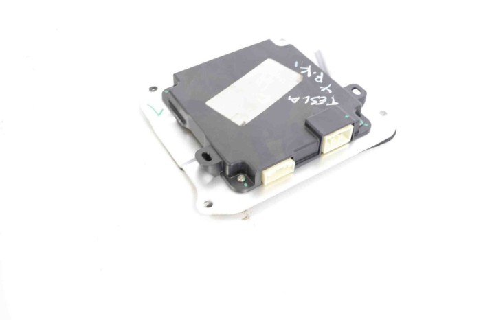 Modul de control ușă st&acirc;nga față TESLA MODEL X 2016 OEM: 1041419-00-B 3961972