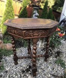 Masa sculptata antica