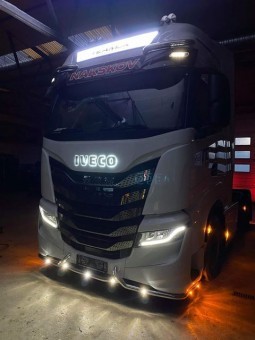 Sigla capota cromata IVECO iluminata LED ALB foto