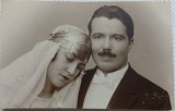 Fotografie tip Carte Postala, Mire si mireasa, perioada interbelica