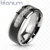 Inel argintiu din titan, dungă neagră, margini lucioase, linie din zirconii transparente - Marime inel: 70