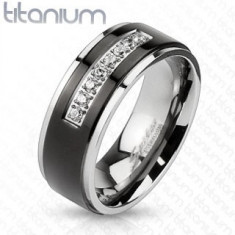Inel argintiu din titan, dungă neagră, margini lucioase, linie din zirconii transparente - Marime inel: 60