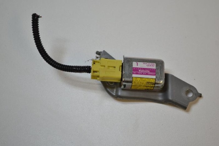 Senzor de impact st&acirc;nga spate LEXUS RX _U3_ 2007 OEM: 89834-48020 | 2555143