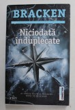 NICIODATA INDUPLECATE de ALEXANDRA BRACKEN , 2016 , * LIPSA SUPRACOPERTA