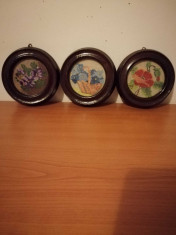 Lot 3x goblen miniatura, pas mic, rama lemn, sticla protectie diametru 12 cm foto