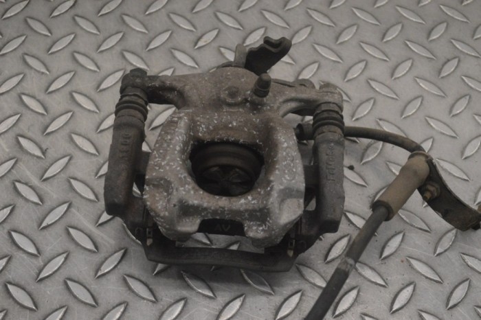 Etrier de fr&acirc;nă dreapta spate FORD PUMA J2K, CF7 2021 25081051