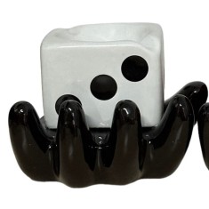Scrumiera ceramica mana cu zar alb 11x8cm