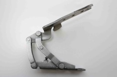 Balama capota st&acirc;nga față BMW 7 E65, E66, E67 2005 OEM: 4161ES038240333 1758214