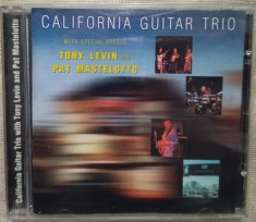 CD JAZZ: CALIFORNIA GUITAR TRIO WITH SPECIAL GUESTS TONY LEVIN AND PAT MASTELOTTO (LIVE AT THE KEY CLUB, HOLLYWOOD - 2001) foto