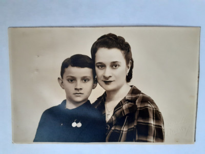 Carte poștală din Brăila cu mamă și fiu foto