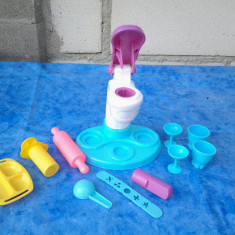 Set Play-Doh - Fabrica de inghetata jucarie copii
