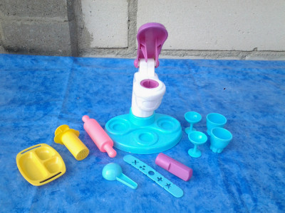 Set Play-Doh - Fabrica de inghetata jucarie copii foto