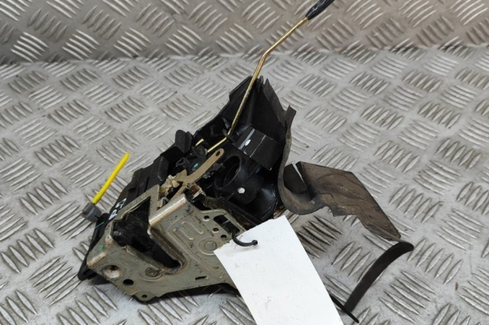&Icirc;ncuietoare ușă dreapta față MERCEDES-BENZ SLK R170 1996 OEM: A1707200435 29395029
