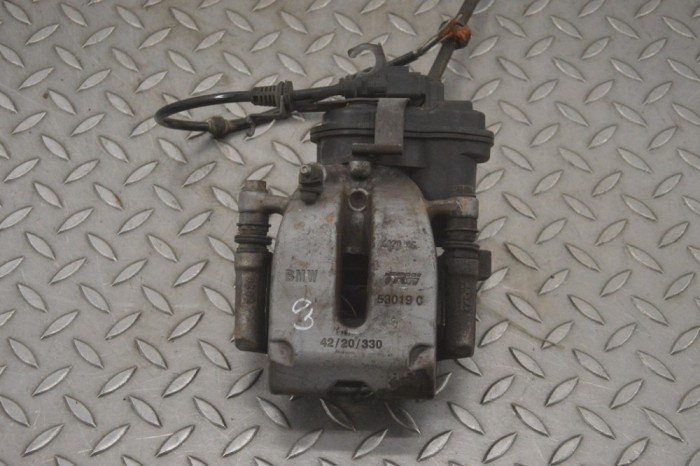 Etrier de fr&acirc;nă dreapta spate BMW 5 G30 2017 OEM: 53019C 17081407