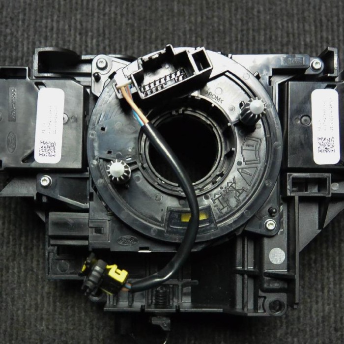 Maneta semnalizare ștergătoare FORD C-MAX II DXA/CB7, DXA/CEU 2012 OEM: BV6T13N064AFAV6T13335ABAV6T17A553AC 1461472