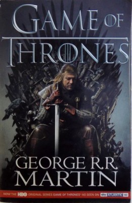 GAME OF THRONES by GEORGE R. R. MARTIN , 2011 * PREZINTA PETE PE BLOCUL DE FILE foto