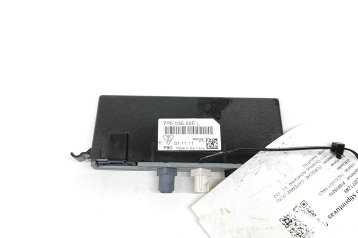 Amplificator de antena PORSCHE CAYENNE 92A 2012 OEM: 7P5035225L,7P5.035.225.L | 22871249