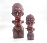 2 statui din ceramica Africa imagini ale Fertilitatii apartinand tribului Ashanti , din Gana 30 si 20 cm , anii &#039;60