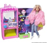 Cumpara ieftin Set Figurine Barbie Extra Style, Playset cu accesorii, 20 piese, 31,5&times;32,5CM