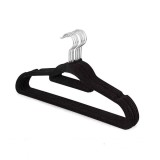 Cumpara ieftin Set 5 Umerase Catifea Antiderapante Negre IdeallStore&reg; cu Carlig Rotativ, 45cm, pentru Costume, Pantaloni, Cravate, Esarfe