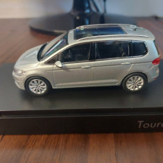 Macheta VOLKSWAGEN TOURAN MK2 2015 - Schuco, 1/43, noua.