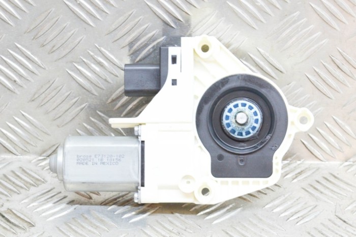 Motor macara geam ușă st&acirc;nga spate TESLA MODEL Y 2020 OEM: E66966-100 13837440