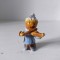 Figurina ceramica violonist copil cantand la vioara, 6cm, miniatura