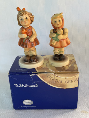 Doua figurine din portelan fin W.Goebel, colectie Hummel - marcaj Goebel Germany foto