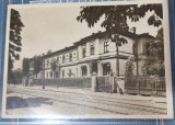 Carte postala - Scoala centrala de fete din Bucuresti: Fatada scoalei din spre strada G. I. Lahovari (Icoanei)