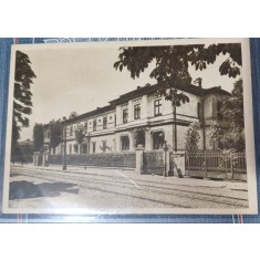 Carte postala - Scoala centrala de fete din Bucuresti: Fatada scoalei din spre strada G. I. Lahovari (Icoanei)