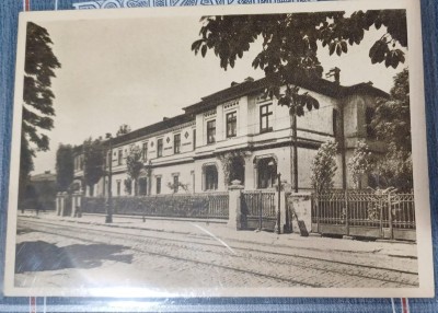 Carte postala - Scoala centrala de fete din Bucuresti: Fatada scoalei din spre strada G. I. Lahovari (Icoanei) foto
