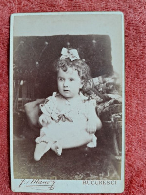 Fotografie tip CDV, fetita cu fundita in par, inceput de secol XX foto