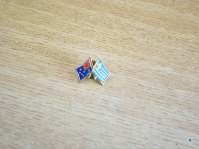QW9 N3 58 - insigna - steaguri - Australia - Grecia foto