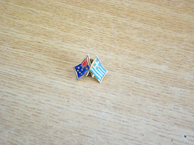 QW9 N3 58 - insigna - steaguri - Australia - Grecia