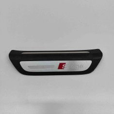 Ornament prag interior st&acirc;nga spate AUDI Q3 8U 2013 OEM: 8U0853375B,8U0853375C