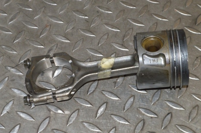 Piston OPEL INSIGNIA A G09 2012 OEM: fm1,gm664 14044092