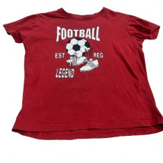 Tricou de baiat , culoarea rosu , model cu minge de fotbal , marimea 10 ani