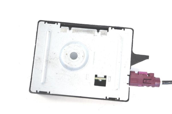 Amplificator de antena BMW 3 F30, F80 2012 OEM: 9230911 | 4019654