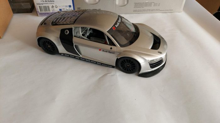 MASINA AUDI SPORT R8 LMS , JUCARIE DE PLASTIC .