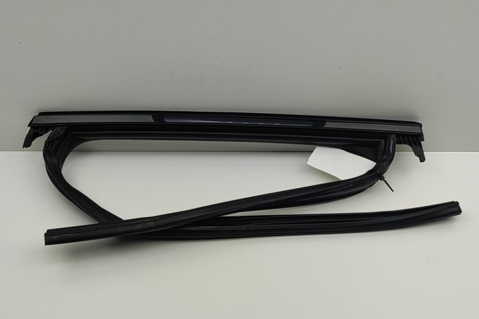 Bandou superior ușă dreapta spate AUDI Q5 FY 2020 OEM: 80A839432C 30306110