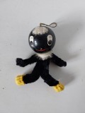 Jucarie vintage ornament / pandantiv DDR &bdquo;Pittiplatsch / Pitti Platsch&rdquo;, figură textilă, suvenir Republica Democrată Germană, colecție, cca 12cm