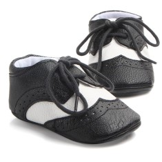 Pantofiori eleganti baieteti alb cu negru (Marime Disponibila: 9-12 luni
