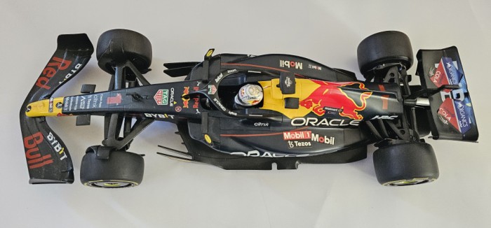 MASINA FORMULA F1 , SCALA 1:12 ORACLE RED BULL RACING RB18 , FARA TELECOMANDA !