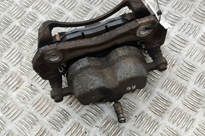 Etrier de fr&acirc;nă dreapta față CHEVROLET CAPTIVA C100, C140 2007 OEM: 96626068 29502166