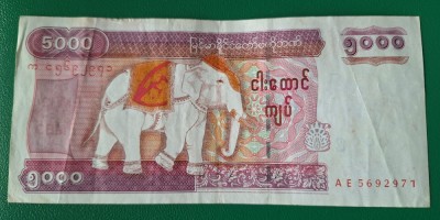 MYANMAR == BANCNOTA 5000 KYATS foto