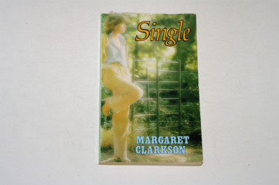 Single - Margaret Clarkson - engleza foto