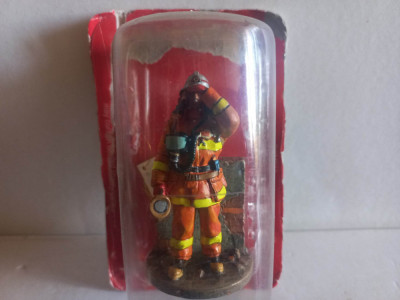 Figurina plumb - Pompier equipier de la FRTF - Tokyo 2003 - 1:32 foto