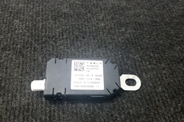 Amplificator de antena TESLA MODEL 3 2018 OEM: 1079735-00-A,920-573-003 11317913