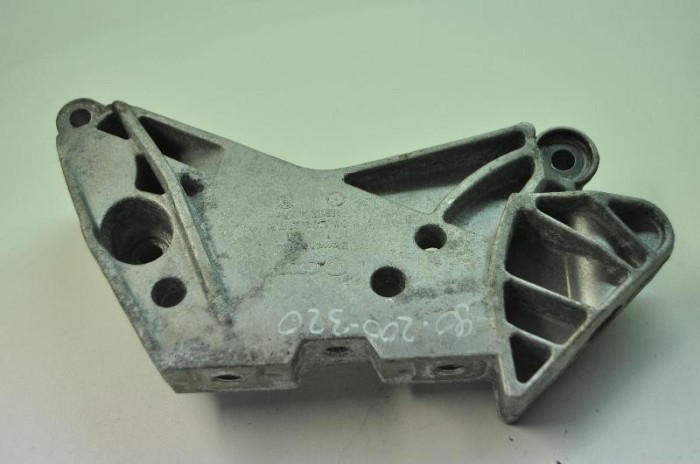 Suport motor dreapta AUDI A3 Cabrio 8V7, 8VE 2015 OEM: 06J199207P | 3735918